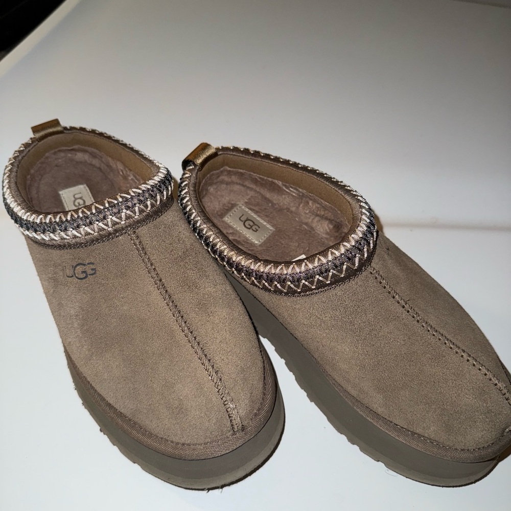 SOLD! ❌ UGG Tazz Brown Hickory Cozy Slip-Ons Size 8! 🤎